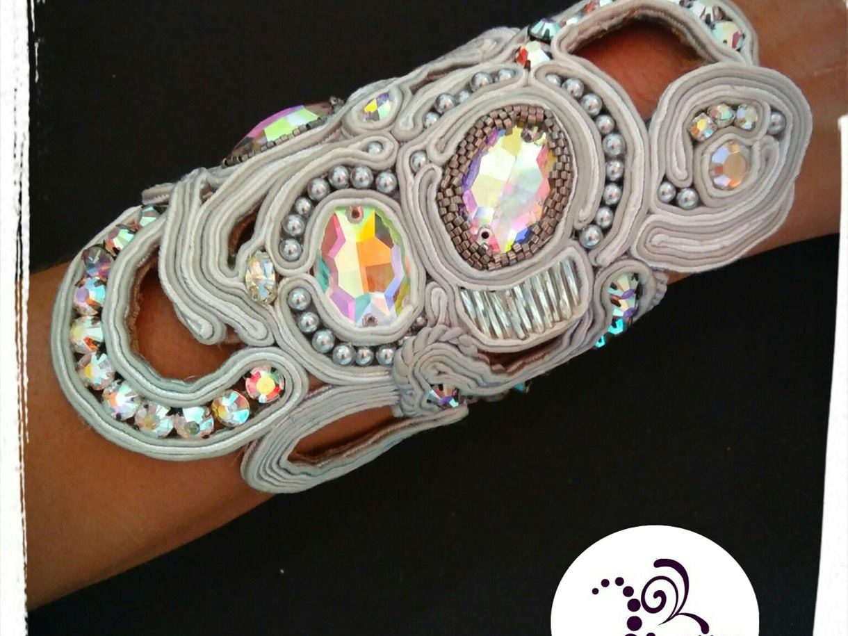 pulsera soustache blanca brillos